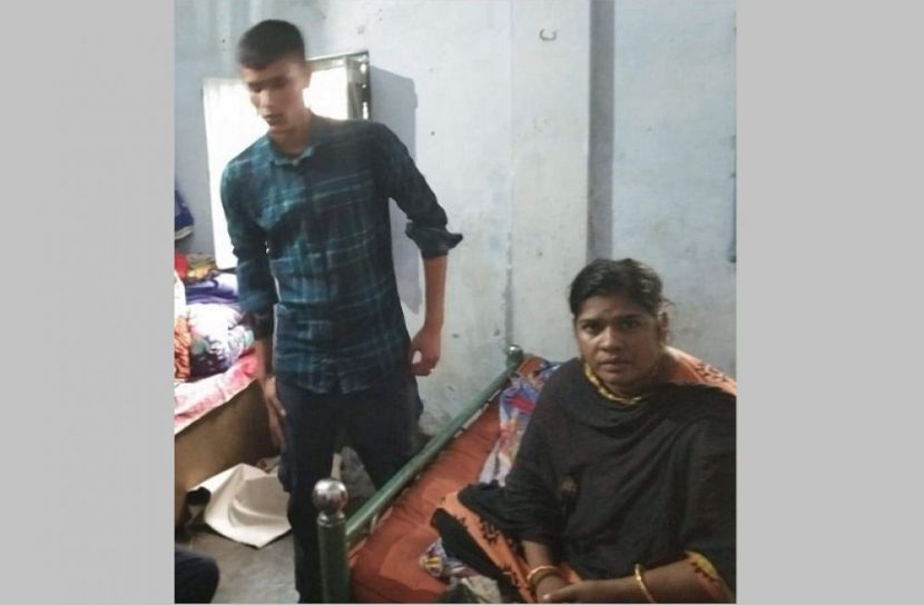 সৈয়দপুরে স্বামী-স্ত্রীসহ খদ্দের আটক