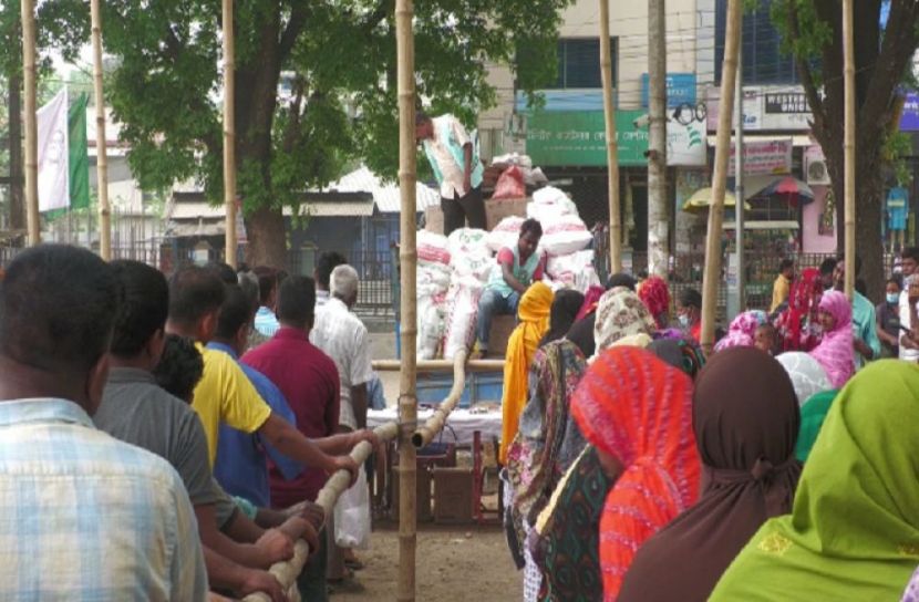 টিসিবির পণ্য বিতরণে ব্যাপক অনিয়ম