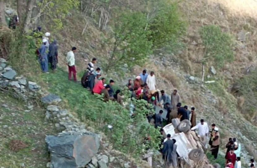 বাফলিয়াজ এলাকায় ৩০০ ফুট গভীর খাদে পড়ে হতাহতের র্ঘটনা ঘটে (ছবি: সংগৃহীত)