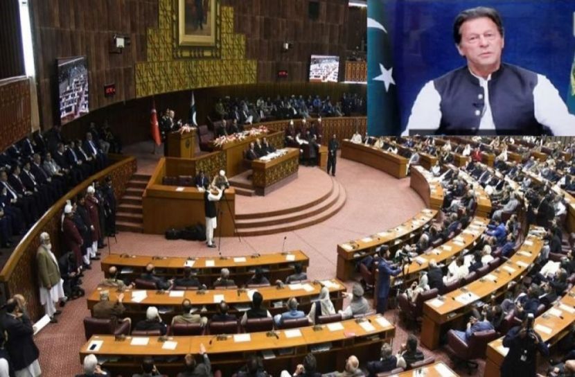 পাকিস্তান পার্লামেন্টে অনাস্থা ভোট রাত ৮ টায়