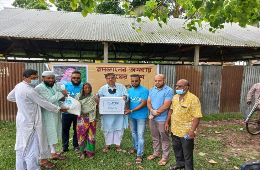 উলিপুরে আল-খায়েরের পক্ষ থেকে খাদ্য সামগ্রী বিতরণ