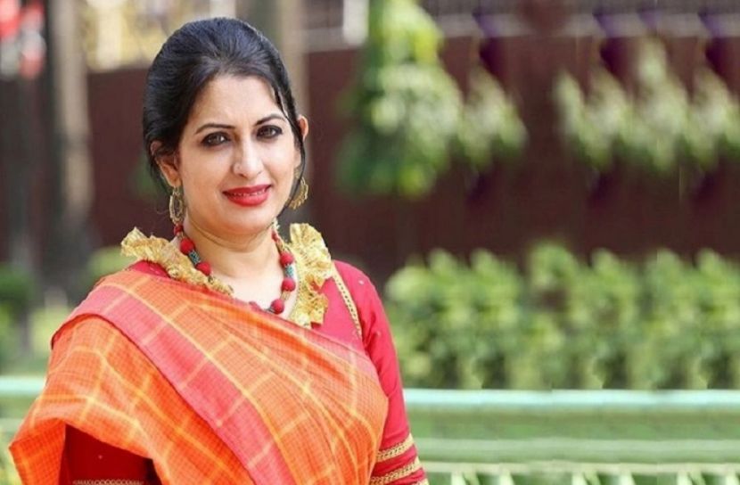 দেশে ফিরলেন বিপাশা হায়াত