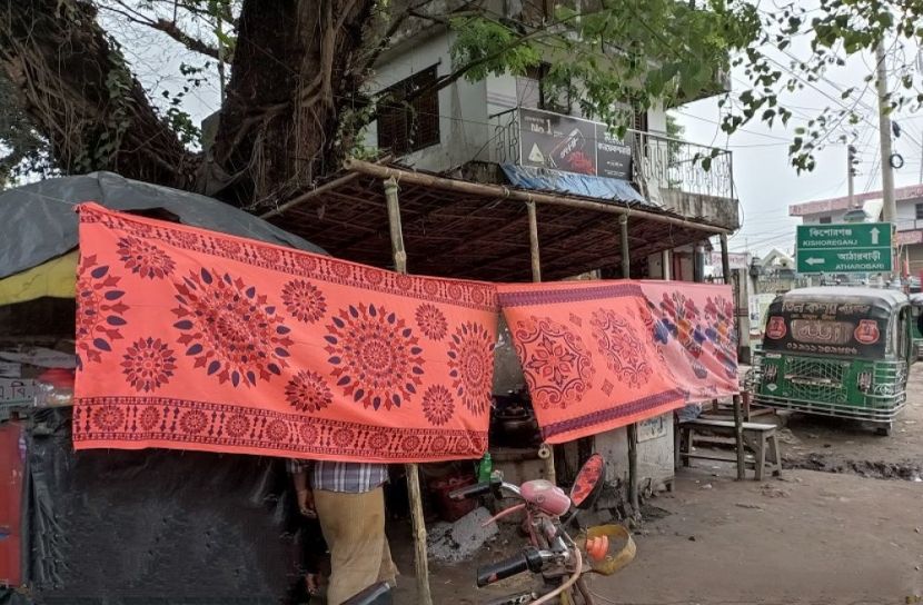 ঈশ্বরগঞ্জে রমজানকে ঘিরে দোকানে দোকানে পর্দা