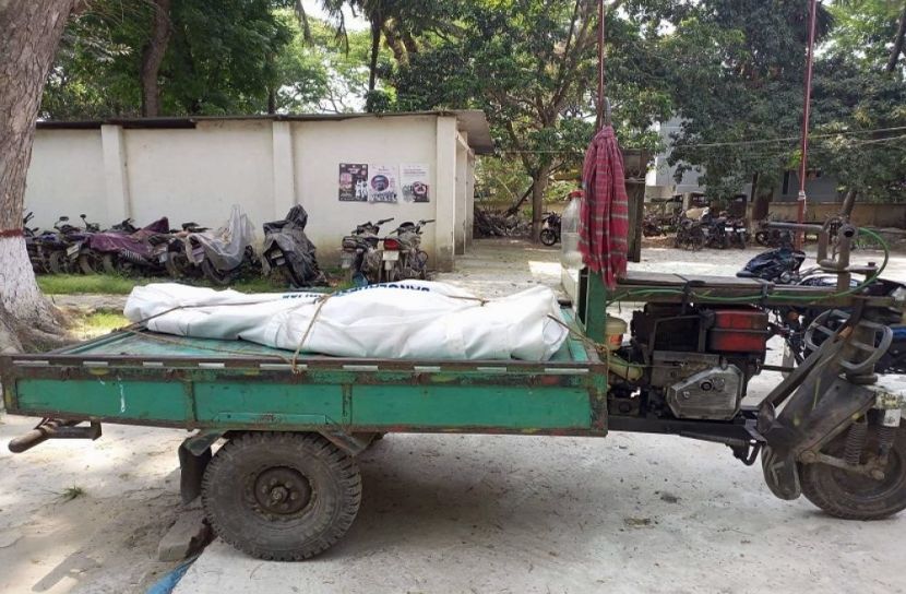 বোয়ালমারীতে গৃহবধূর ঝুলন্ত লাশ উদ্ধার