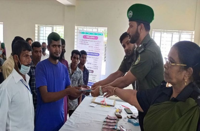 ঝালকাঠিতে আনসার সদস্যদের ভাতা প্রদান