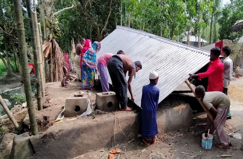 সহযোগিতা চান ঝড়ে ক্ষতিগ্রস্থ পরিবারগুলো