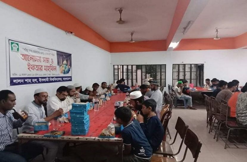 প্রথমবারের মতো ইবিতে হলে হলে ইফতার!