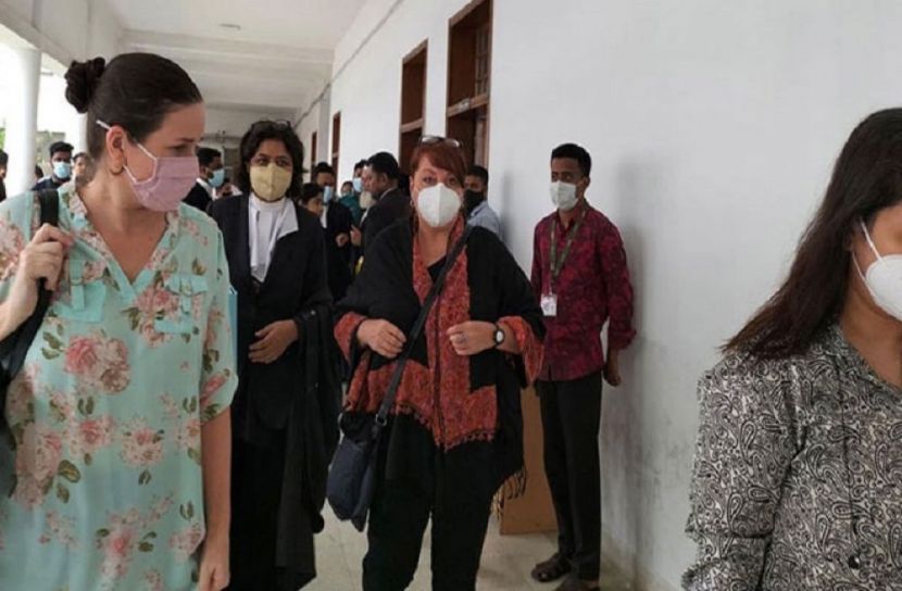 তরুণীকে কানাডা সরকারের হাতে তুলে দিলেন হাইকোর্ট