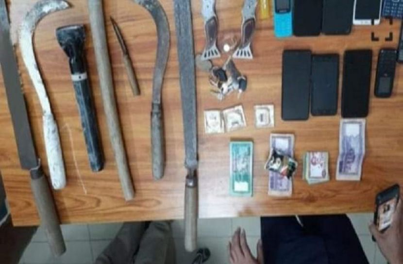 নান্দাইলে দেশীয় অস্ত্রসহ ৭ ডাকাত আটক