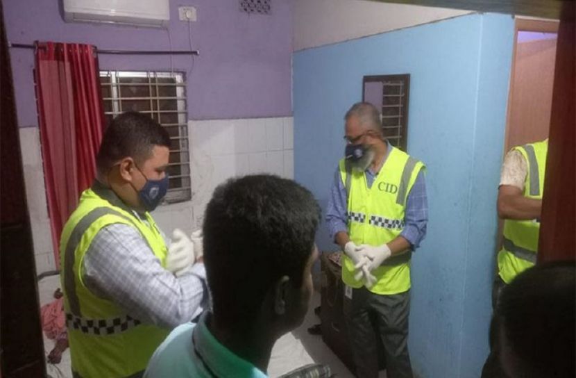 তালাবদ্ধ আবাসিক হোটেলে নারীর লাশ