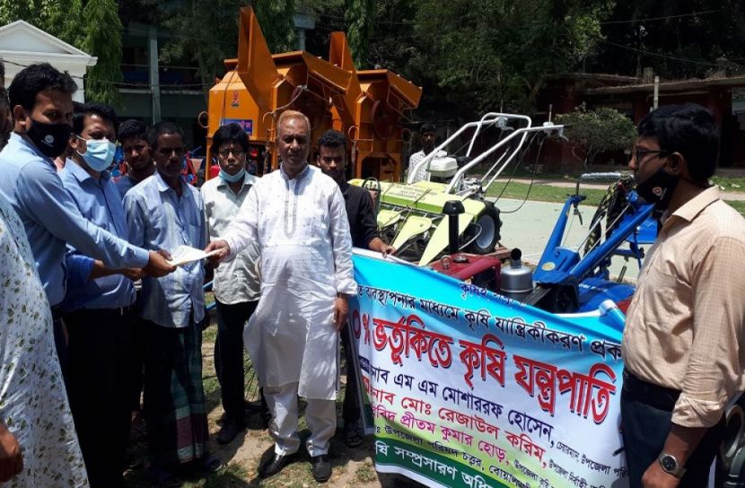 বোয়ালমারীতে বিনামূল্যে বীজ ও সার বিতরণ