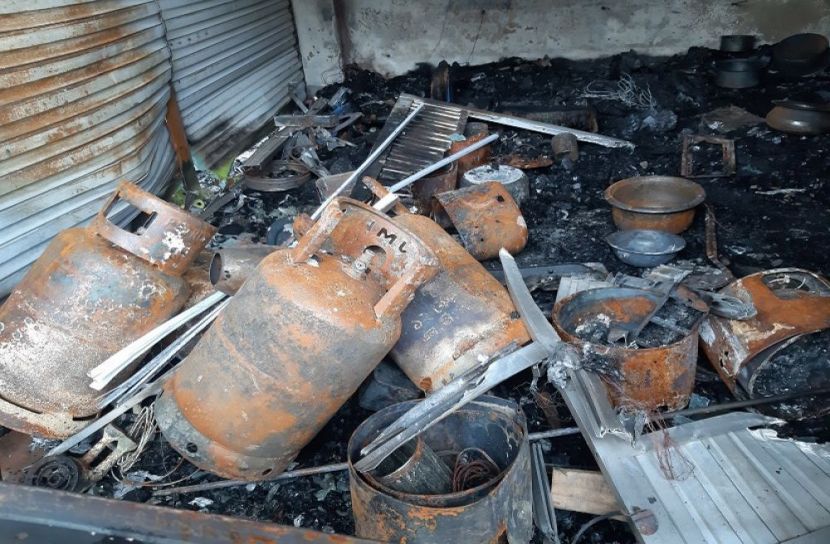 রুহিয়ায় অগ্নিকাণ্ডে দোকানের  লক্ষাধিক টাকার ক্ষতি