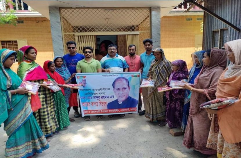বোয়ালমারীতে আ'লীগের ৩ সহস্রাধিক ঈদ বস্ত্র বিতরণ