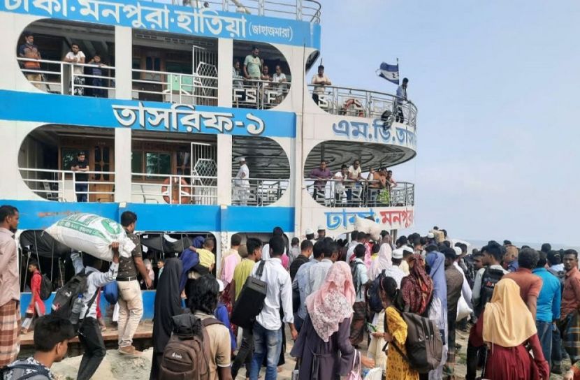 মনপুরার লঞ্চ ঘাটে নেই পল্টন, দূর্ভোগে যাত্রীরা