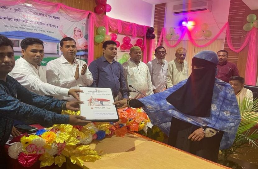 টেকনাফে ঘর পেল ৪০ গৃহহীন পরিবার