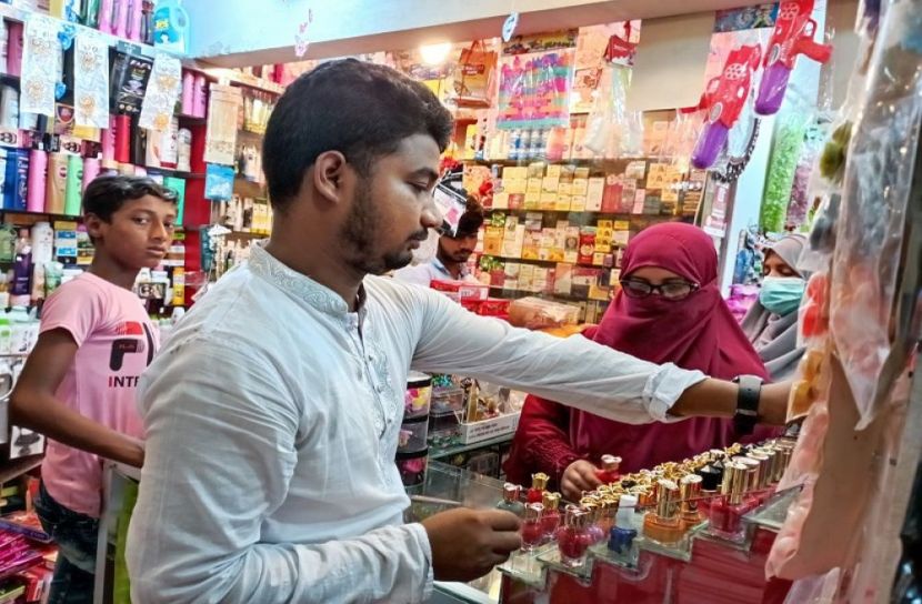 ঈশ্বরগঞ্জে বেড়েছে গহনার কদর