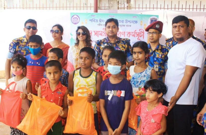 ২শ জন গরীব দুঃস্থদের মাঝে ১৪ এপিবিএন'র ঈদ সামগ্রী বিতরণ!