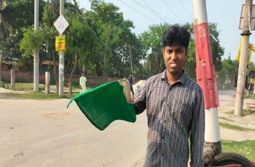 ১০ মাস ধরে বেতন পায়না রেলওয়ের গেটম্যানরা