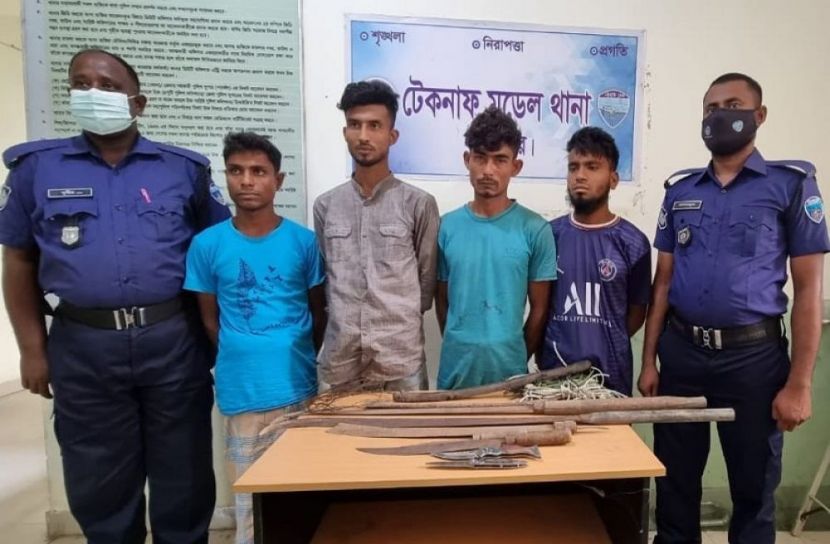 টেকনাফে ডাকাতির প্রস্তুতিকালে আটক ৪