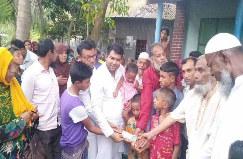 নিহত দুই পরিবারকে আর্থিক সহায়তা প্রদান