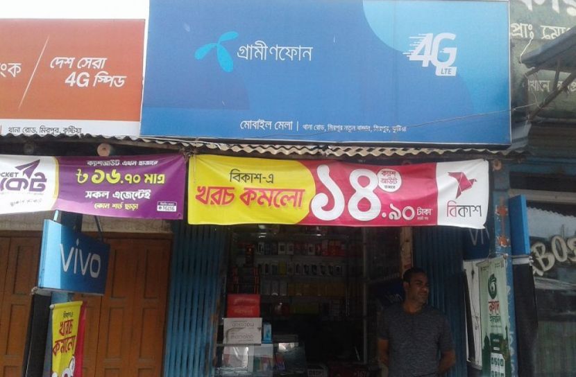 কুষ্টিয়ায় দোকান থেকে ৩লাখ টাকার মোবাইল চুরি