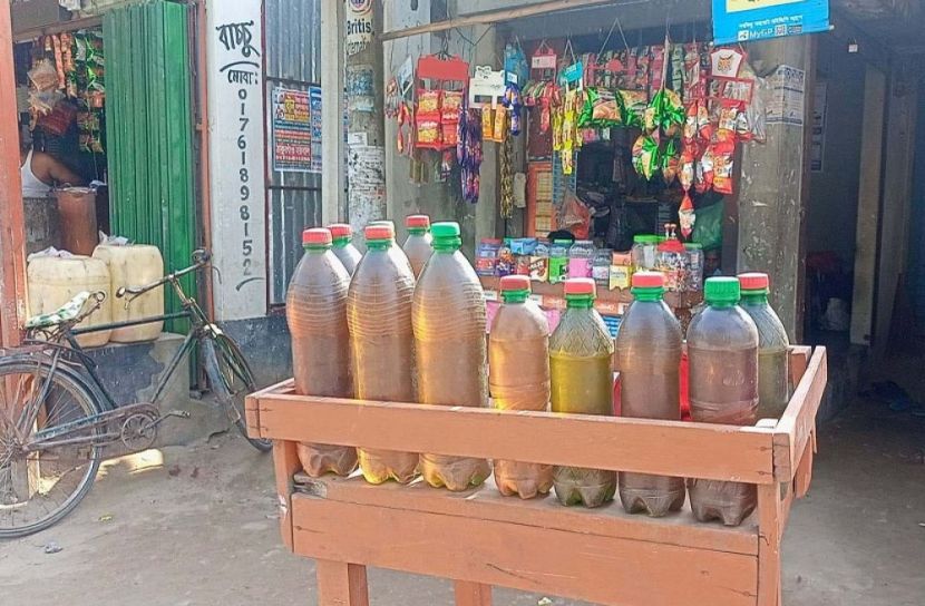 ঠাকুরগাঁওয়ে অতিরিক্ত দামে জ্বালানী তেল বিক্রি