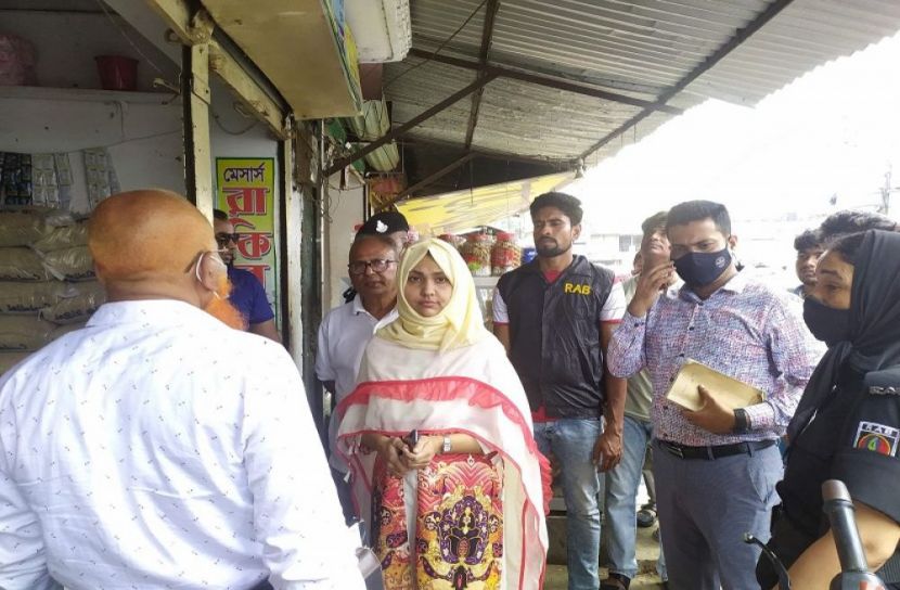 ত্রিশালে বেশি দামে তেল বিক্রির দায়ে জরিমানা