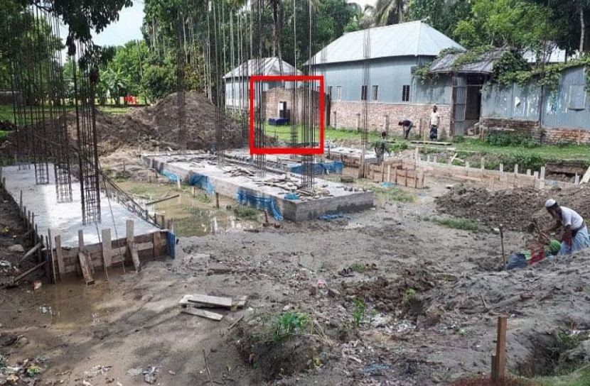 বোয়ালমারীতে গণকবর পিছনে ফেলে বহুতল ভবন নির্মাণ