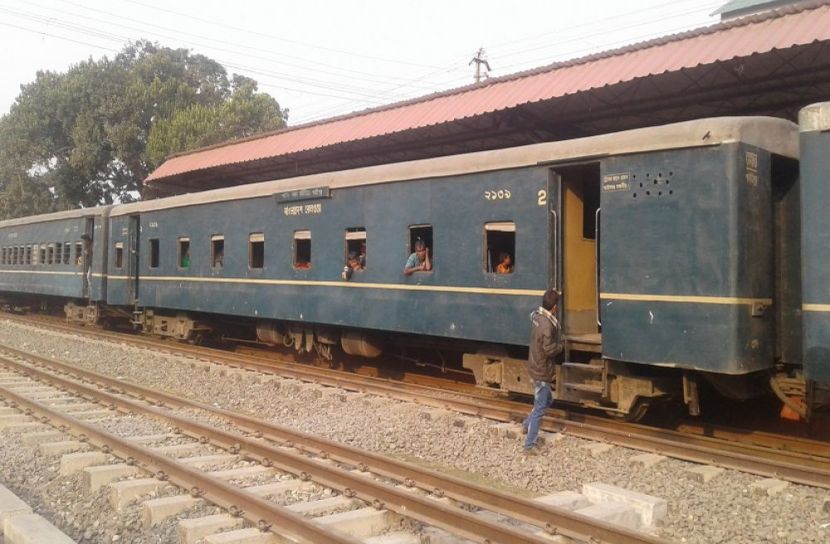 ঠাকুরগাঁওয়ে ট্রেনে কাটা পড়ে নারীর মৃত্যু