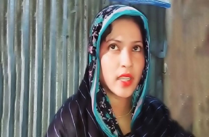 ‘সর্বস্ব হারিয়ে’ বিয়ের দাবিতে অনশন
