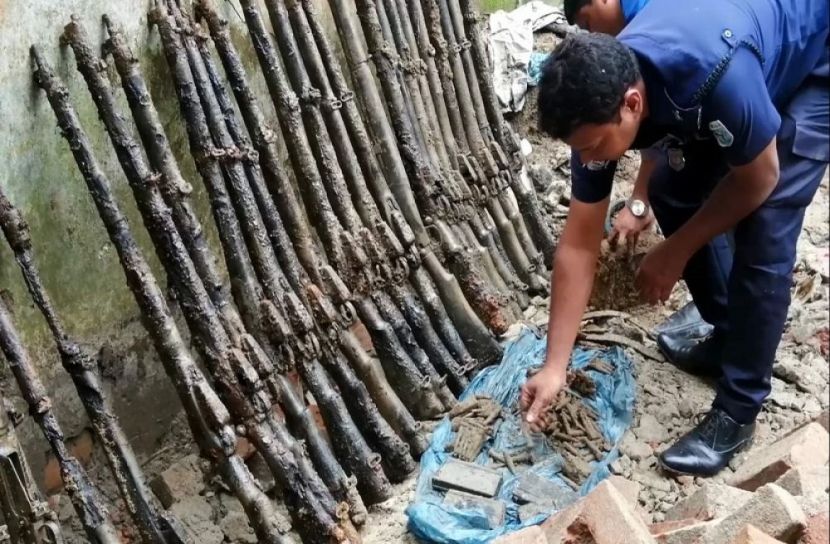 ঠাকুরগাঁওয়ে বিপুল পরিমাণ আগ্নেয়াস্ত্র উদ্ধার