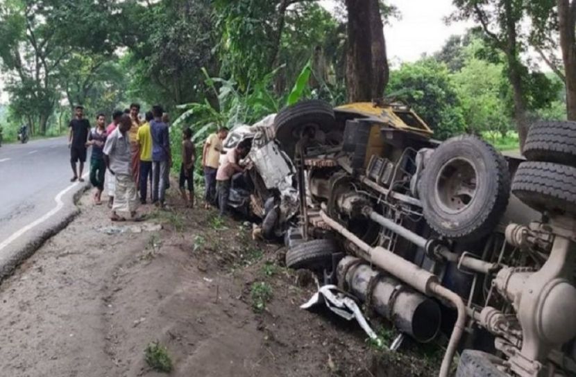 ট্রাক-মাইক্রোবাস সংঘর্ষে নিহত ২