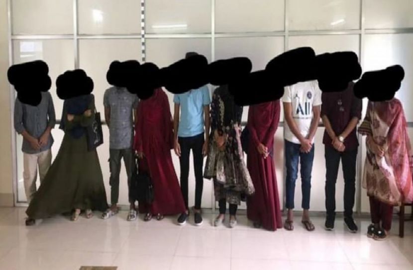 পার্কে ৫ জোড়া কপোত-কপোতী আটক