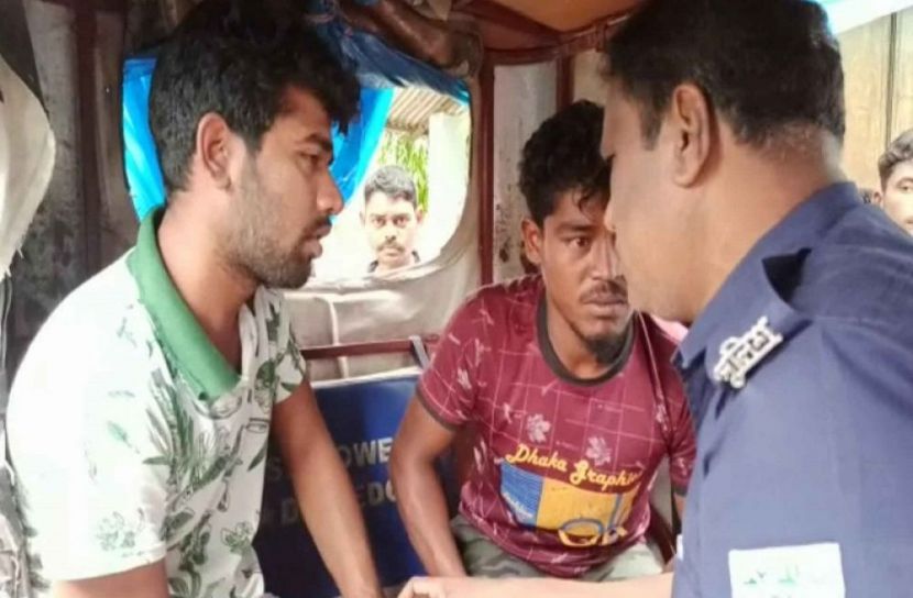 কলেজছাত্রীকে উত্যক্ত, আটক ২