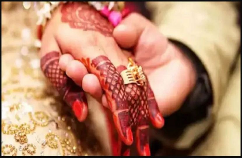 মাদারীপুরে ছেলে প্রেম করে বিয়ে করায় মাকে কুপিয়ে  জখম