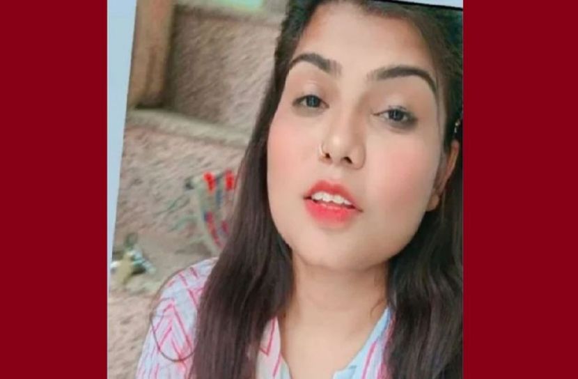 গায়িকা দিব্যা ইন্দোরা