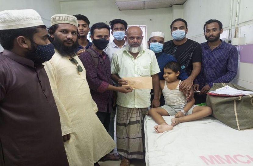 ক্যান্সারে আক্রান্ত রেদোয়ানের পাশে ‘ঈশ্বরগঞ্জ পরিবার’