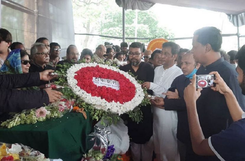 গাফ্‌ফার চৌধুরীকে শ্রদ্ধা জানাতে মানুষের ঢল
