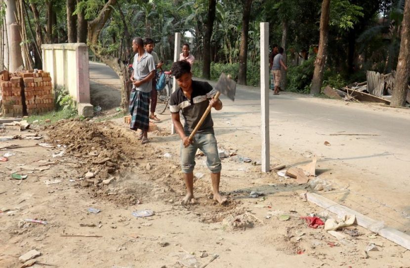 স্কুলের জমি দখলকে কেন্দ্র করে প্রধান শিক্ষককে মারধর