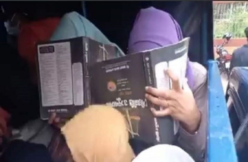 ক্লাস ফাঁকি দিয়ে পার্কে আড্ডা, আটক ২৫