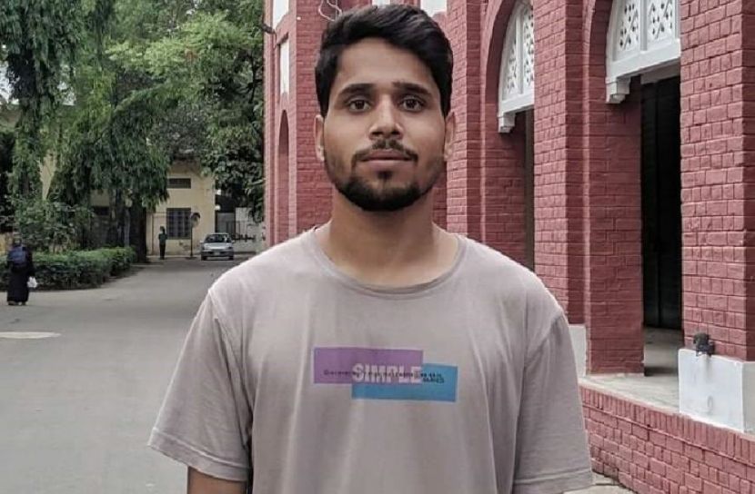 টিভি রুমে ধুমপান করতে নিষেধ করায় সাংবাদিককে রাবি ছাত্রলীগ নেতার মারধর 