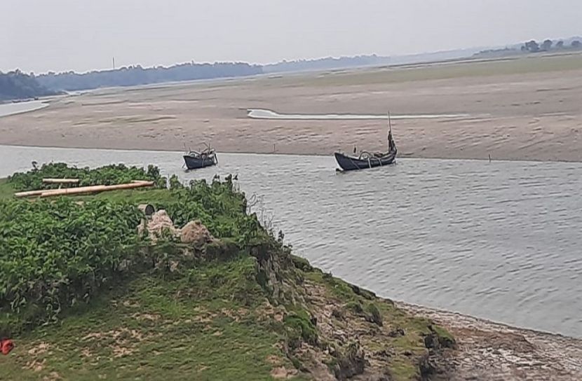 কোম্পানীগঞ্জে ছোট ফেনী নদী থেকে বালু উত্তোলন