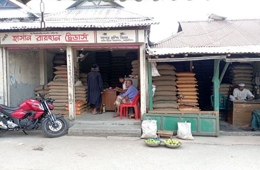 ঈশ্বরগঞ্জে ভরা মৌসুমেও অস্থির চালের বাজার