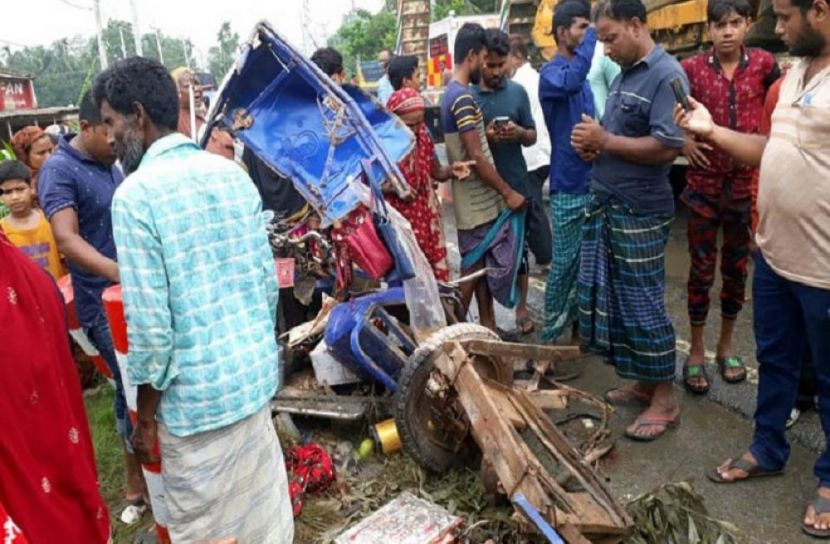 রাজবাড়ীতে ত্রিমুখী সংঘর্ষে নিহত ৬