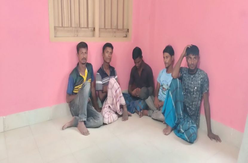 ভাসানচরে এক দালালসহ ৪ রোহিঙ্গা আটক
