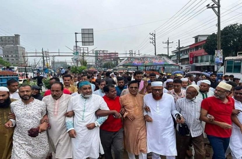 প্রধানমন্ত্রীকে কটুক্তি ও হত‍্যার প্রতিবাদে ভালুকায় বিক্ষোভ