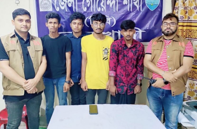 ৪ কিশোর ছিনতাইকারী গ্রেফতার