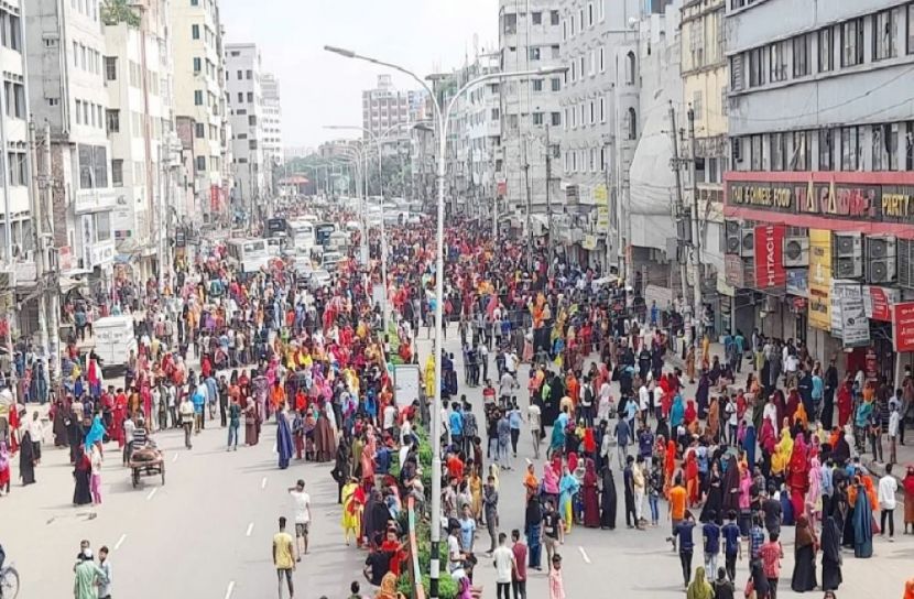 গার্মেন্টস শ্রমিকদের সড়ক অবরোধ