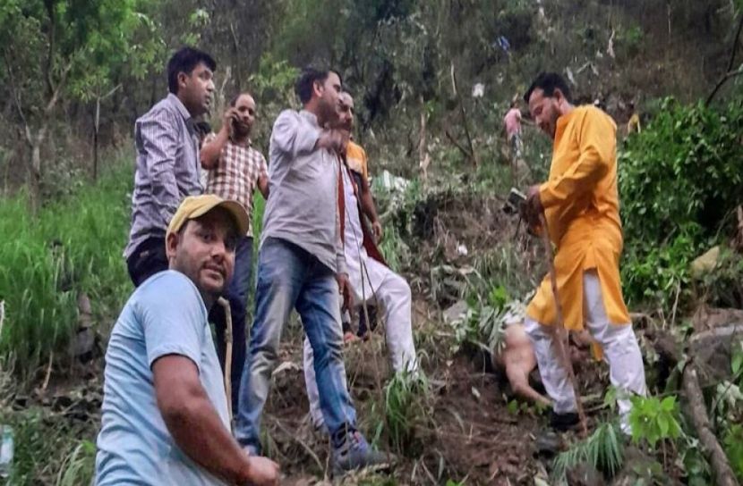 বাস উল্টে ২২ জনের মৃত্যু