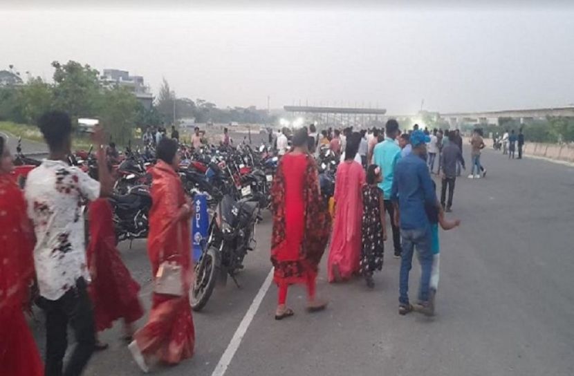পদ্মা সেতু ঘিরে বাড়ছে ভিড় 